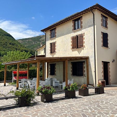 Casa Vacanze Vecchio Frantoio Residenza Moraiolo Spoleto Eksteriør billede